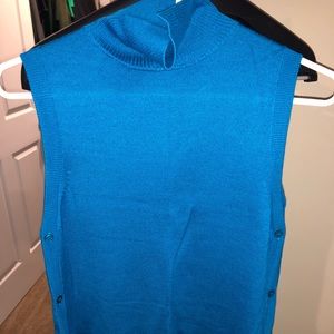 Sleeveless mock turtleneck